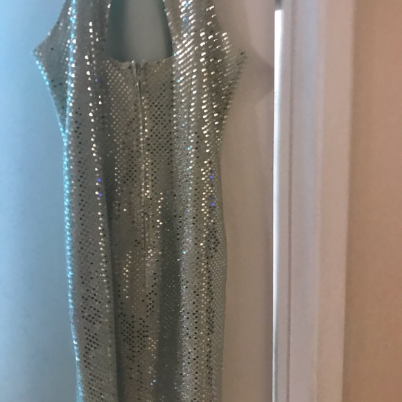 Dress - Picture 2 of 4